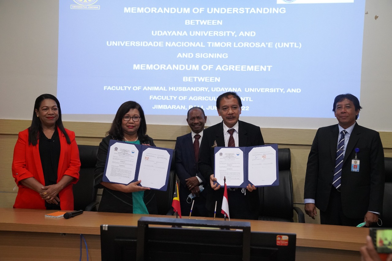 The signing of the PKS between the Faculty of Animal Husbandry, Unud and the Faculty of Agriculture, UNTL