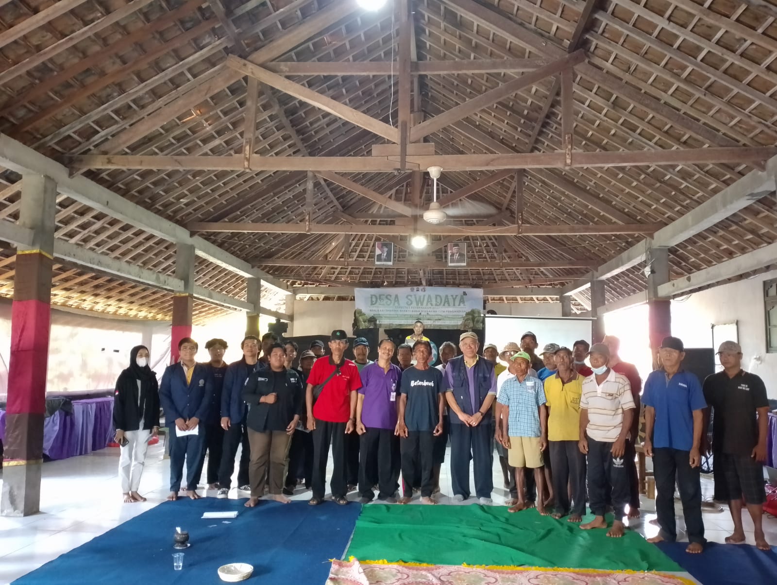 BEM-KM FAPET UNUD HELD STS SOCIALIZATION AND ASSISTANCE IN SILAGE FEED PROCESSING IN TANGGUNTITI VILLAGE, TABANAN